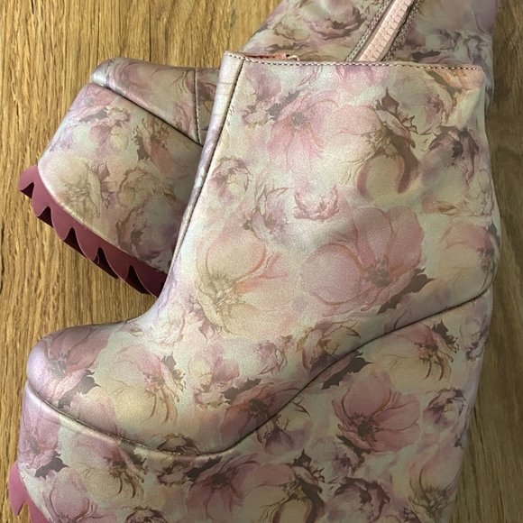 YRU Dimension Platform Wedges - Picture 2 of 5